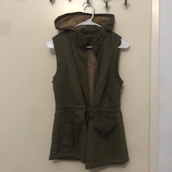 Vest - Picture 2 of 5